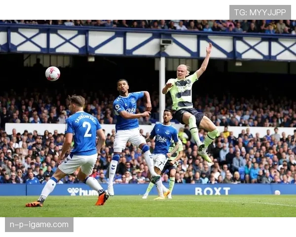 乔什·布朗森:英超赛季新星状态回暖,助力球队争夺冠军席位