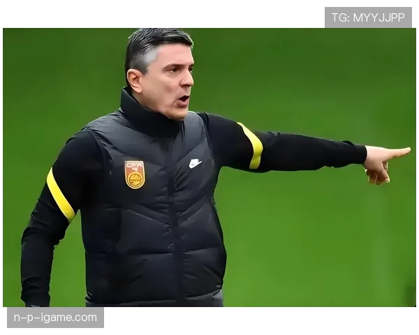 亚洲杯裁判争议引发热议,专家及球迷对判罚意见分歧明显 亚洲杯裁判争议引发热议,专家及球迷对判罚意见分歧明显