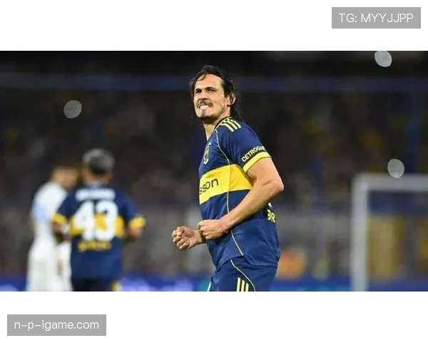 卡瓦尼训练完回家还得熨球衣？